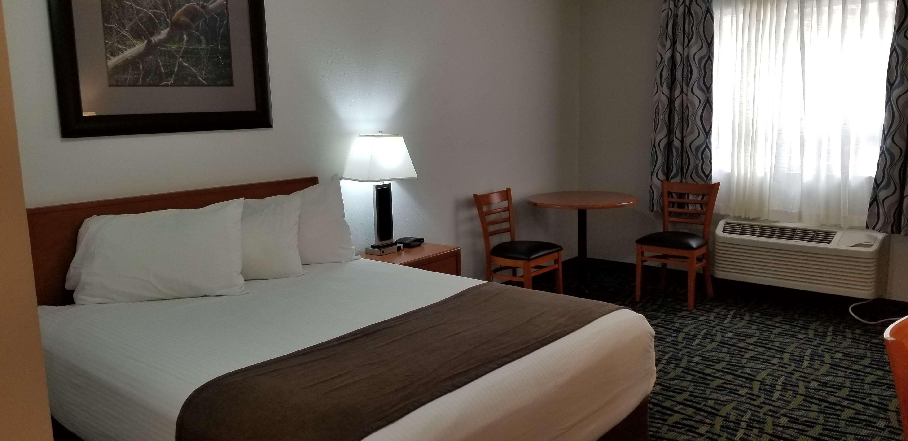 Surestay Plus Hotel By Best Western Lethbridge Quarto foto